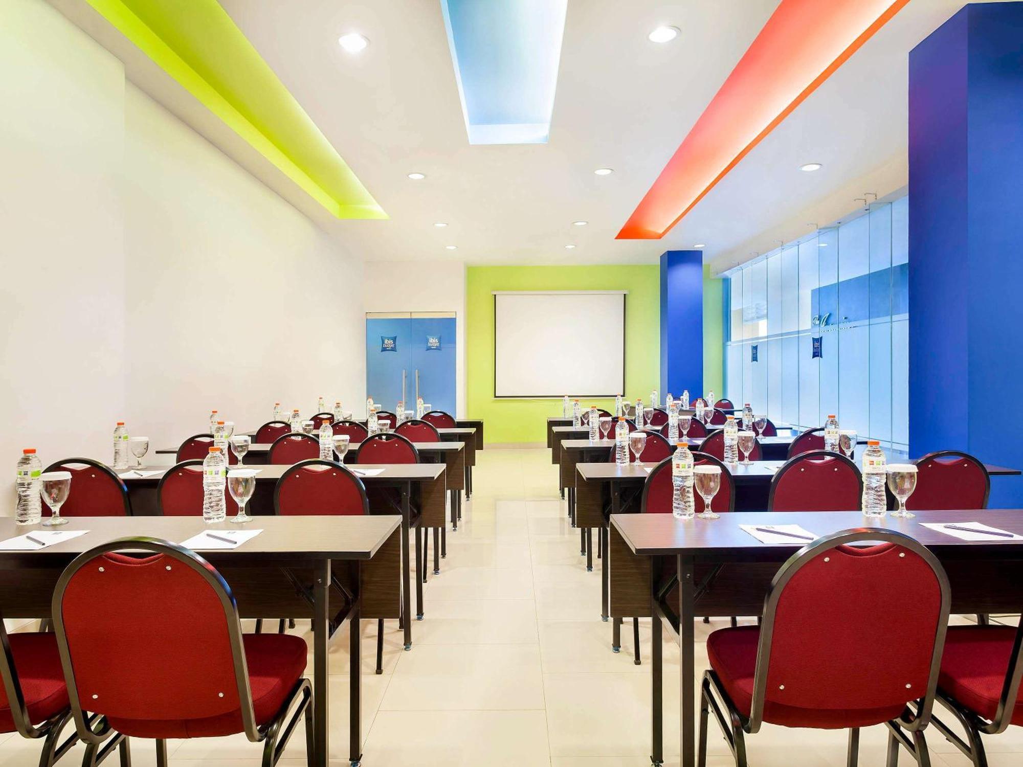 Ibis Budget Jakarta Cikini Exterior photo