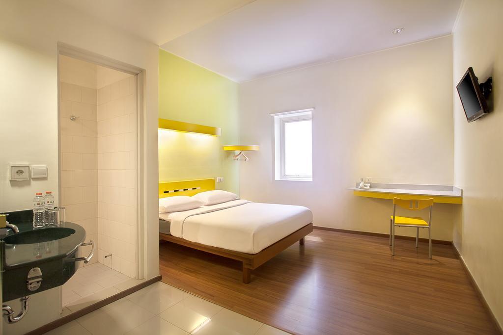 Ibis Budget Jakarta Cikini Exterior photo