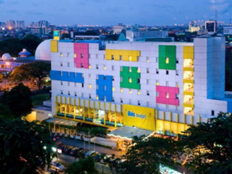 Ibis Budget Jakarta Cikini Hotel Exterior photo