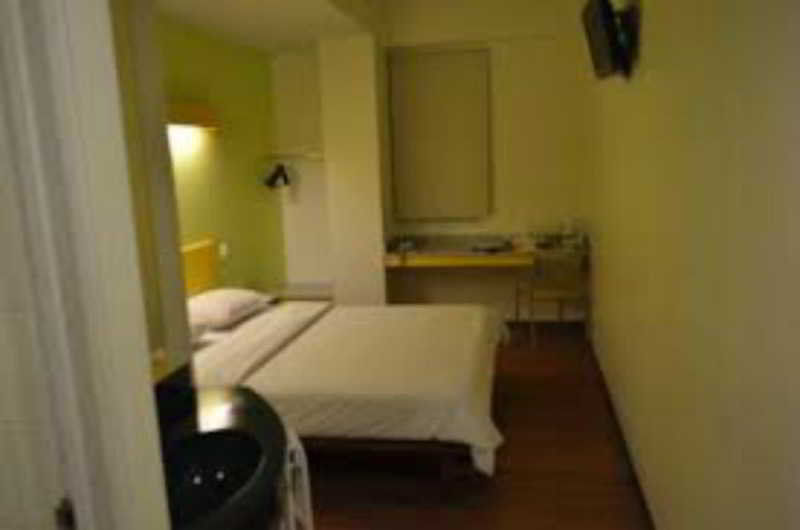 Ibis Budget Jakarta Cikini Exterior photo