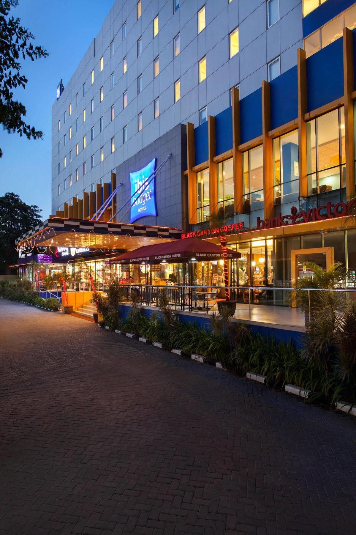 Ibis Budget Jakarta Cikini Exterior photo