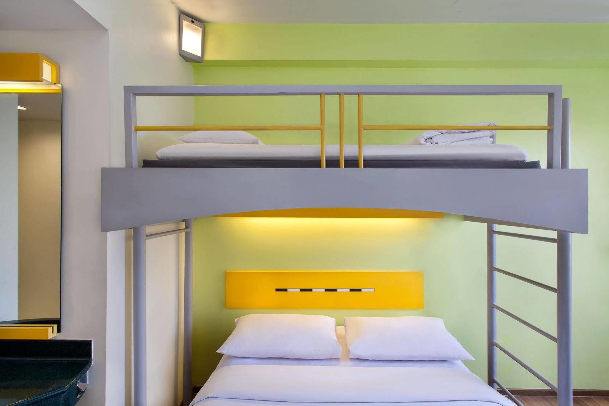 Ibis Budget Jakarta Cikini Exterior photo