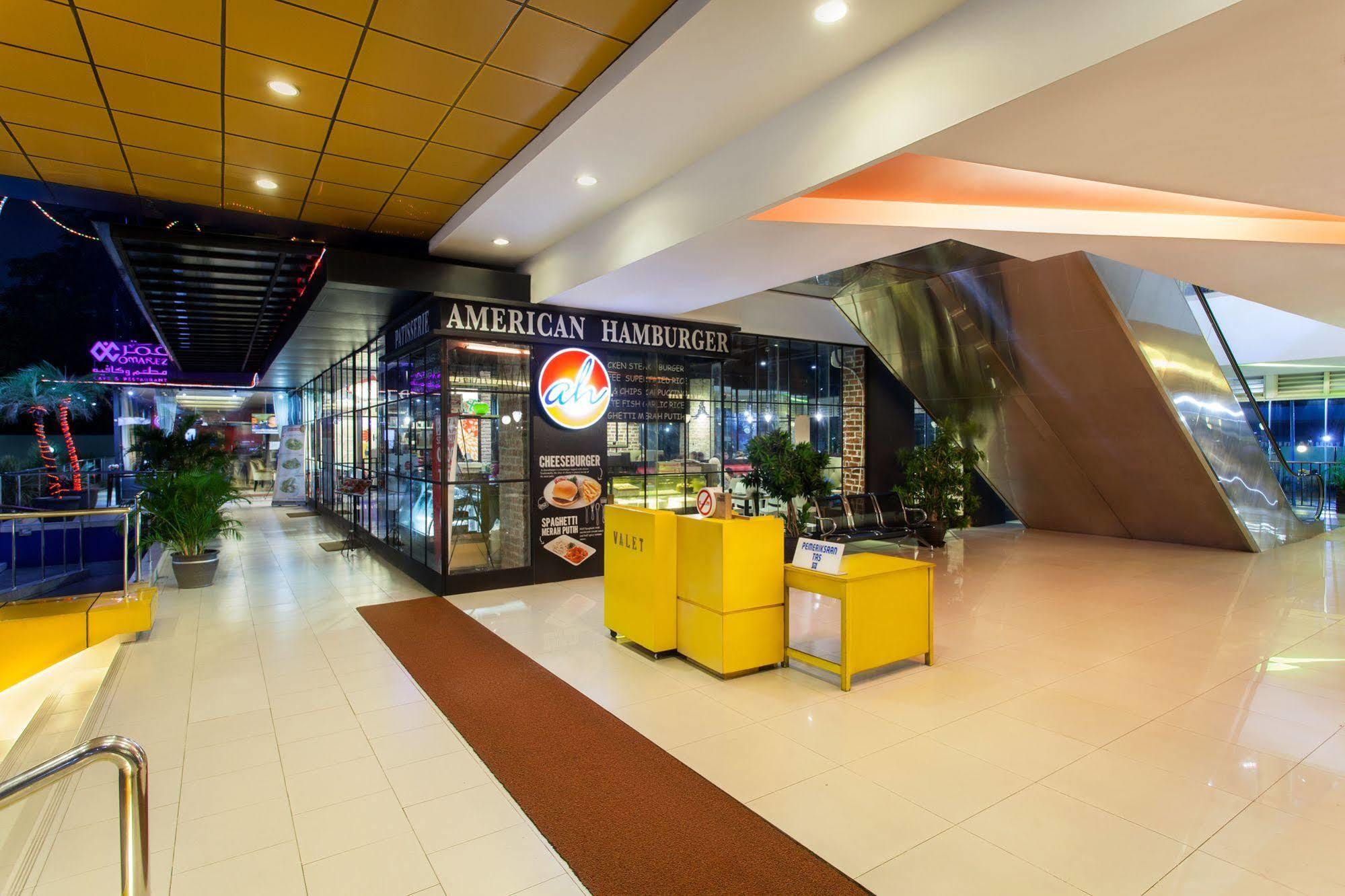 Ibis Budget Jakarta Cikini Exterior photo